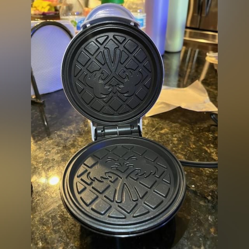 In N Out Mini Waffle Maker - Picture 2 of 3
